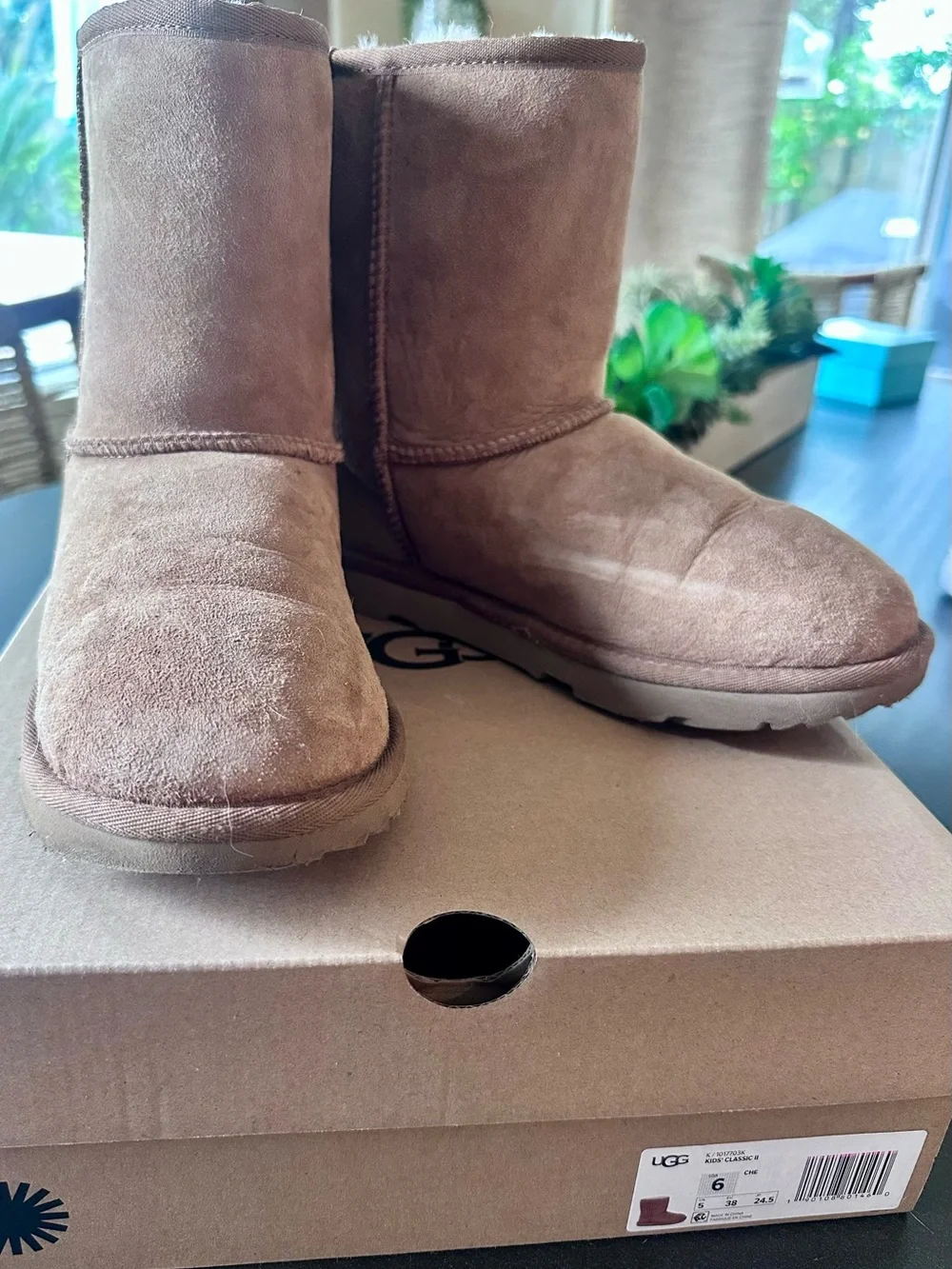 UGG Kids Classic II Chestnut Boots Size 6 Youth w/ Box